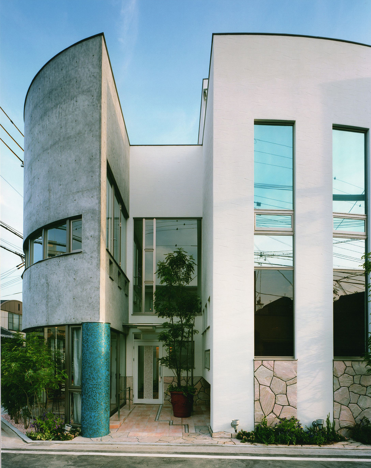 林ビル　カフェダイニング一屯