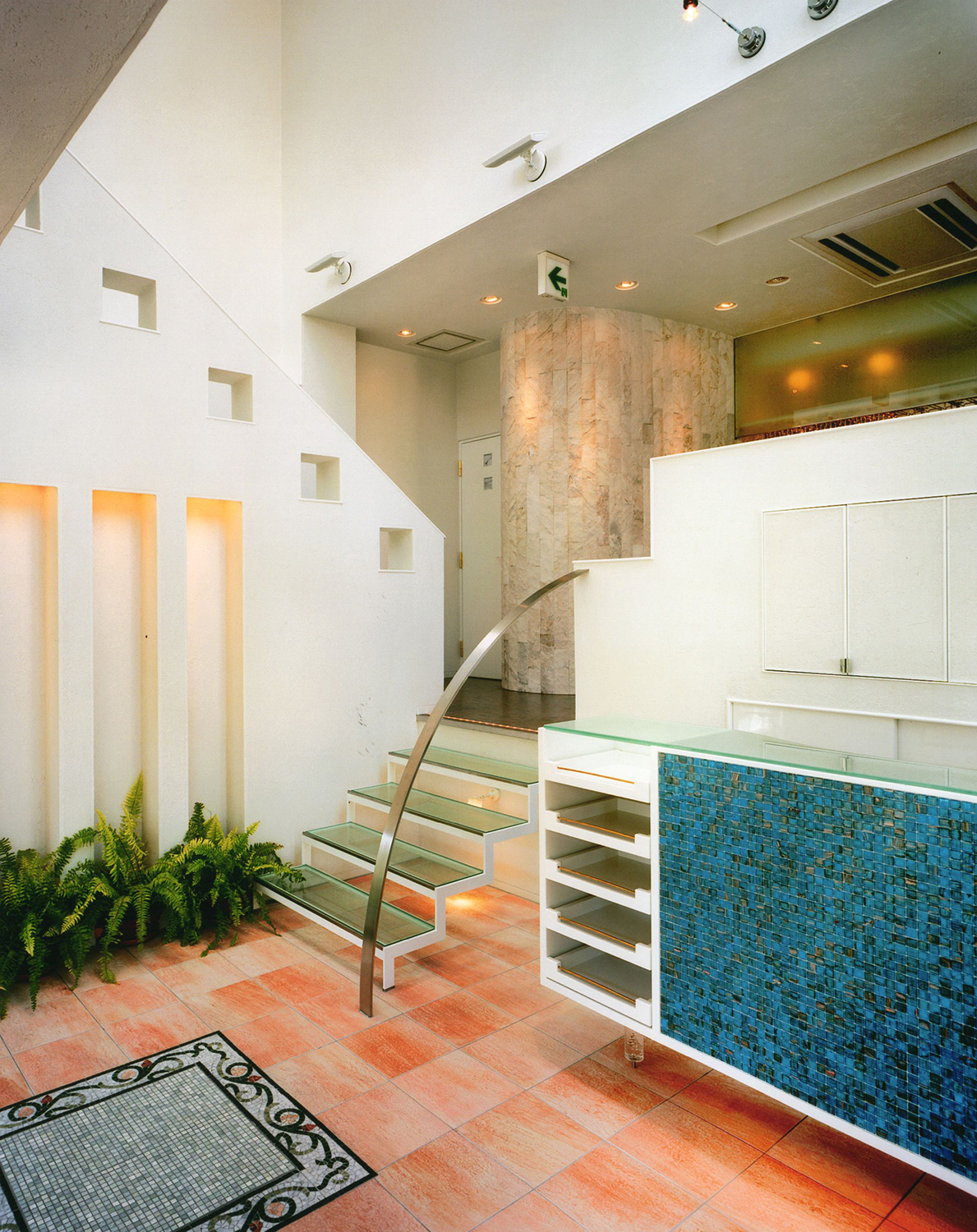 林ビル　カフェダイニング一屯