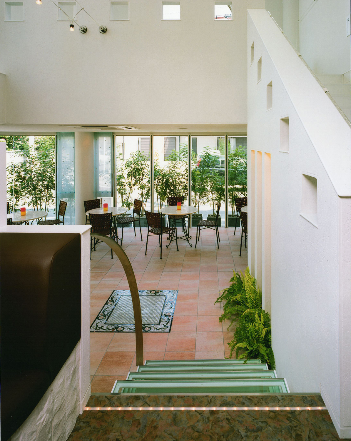 林ビル　カフェダイニング一屯